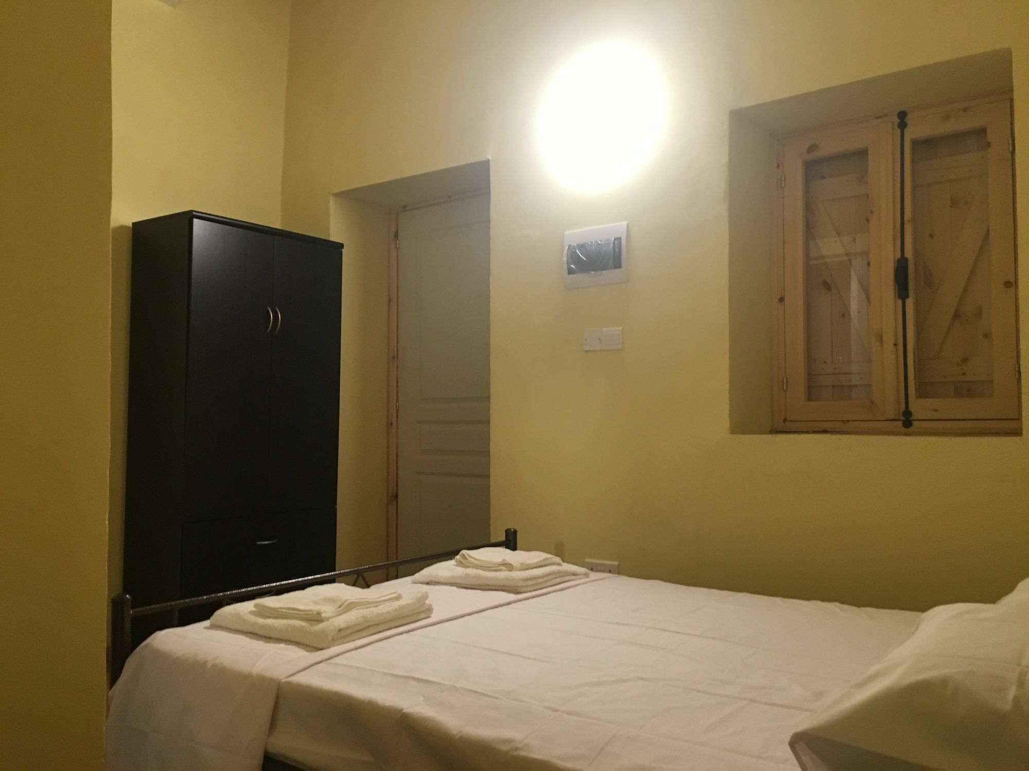 Zouglas App Guesthouse ลิมาซอล ภายนอก รูปภาพ
